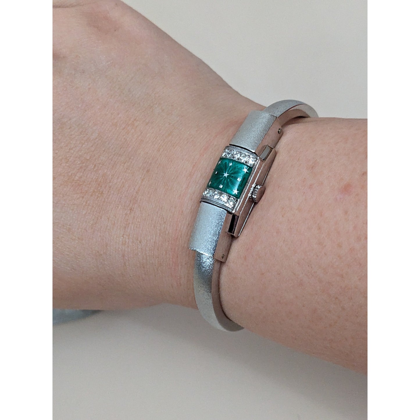 Vintage Chandler Silver Tone Peek a boo Watch Green Enamel Star White Gem Accent