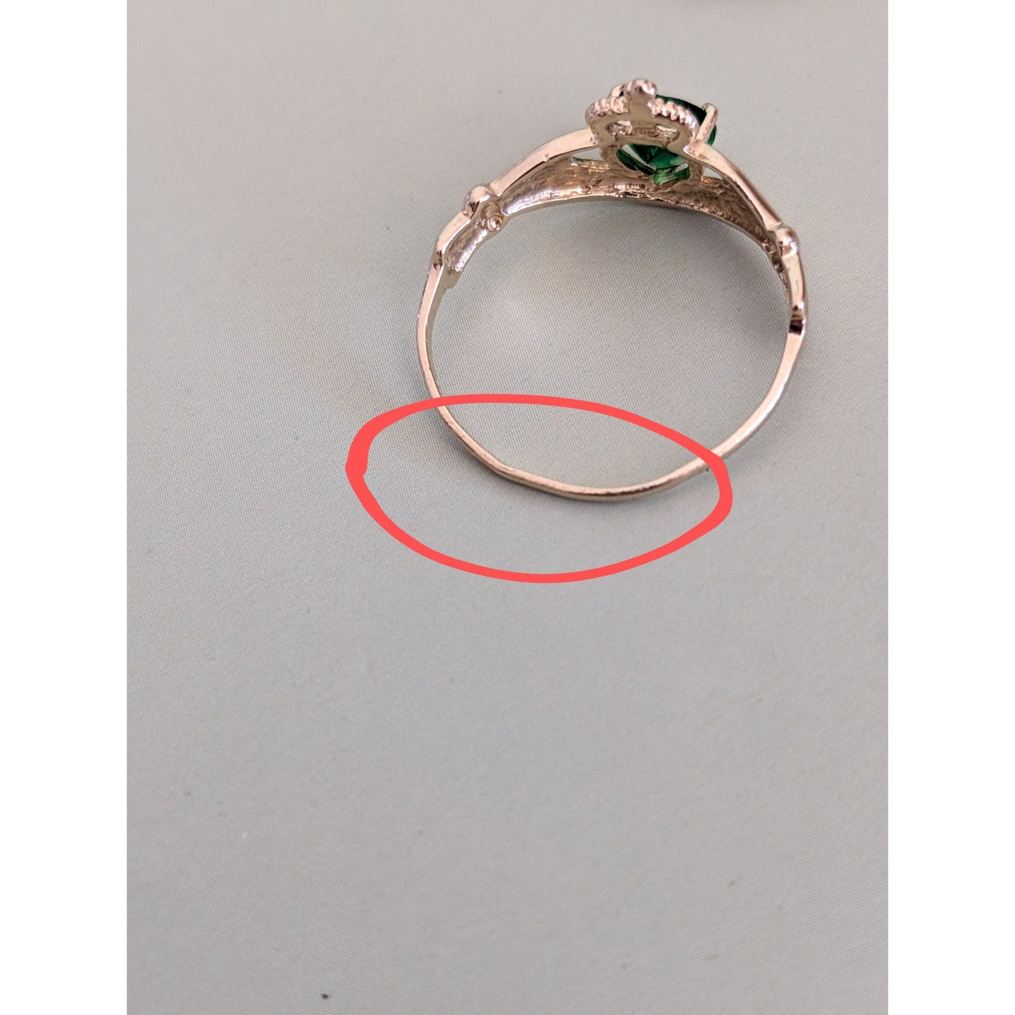 FLAW Vintage 14k Yellow Gold Claddagh Ring with Green Stone Size 7