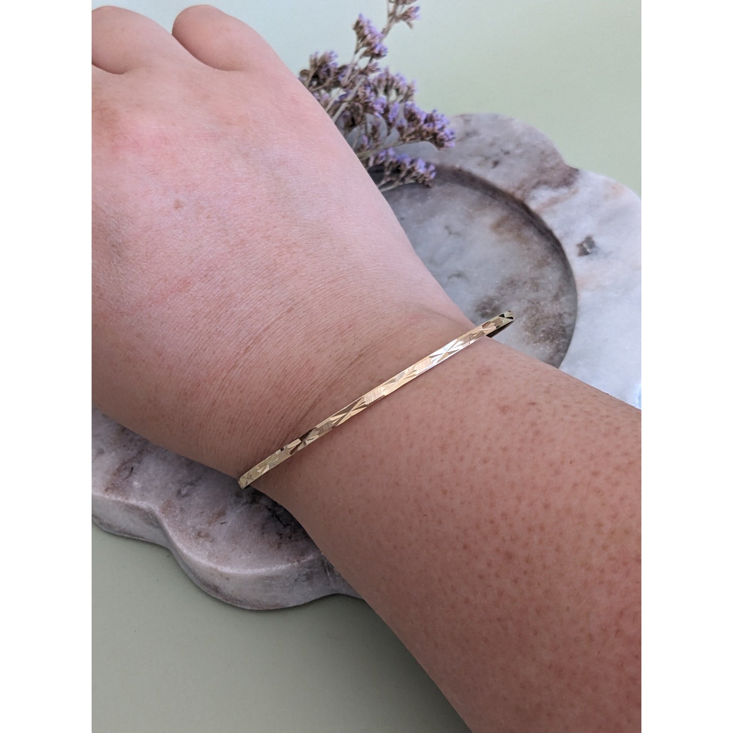 Vintage 14k Yellow Gold Etched Bangle Bracelet 8.75in
