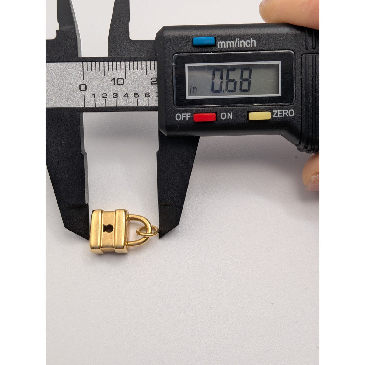 Vintage Unmarked 18k Solid Gold 3D Padlock Charm w/ Jump Ring (open)