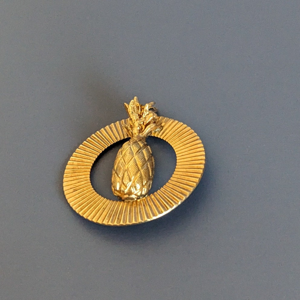 FLAW Vintage 14k Solid Yellow Gold Pineapple Charm