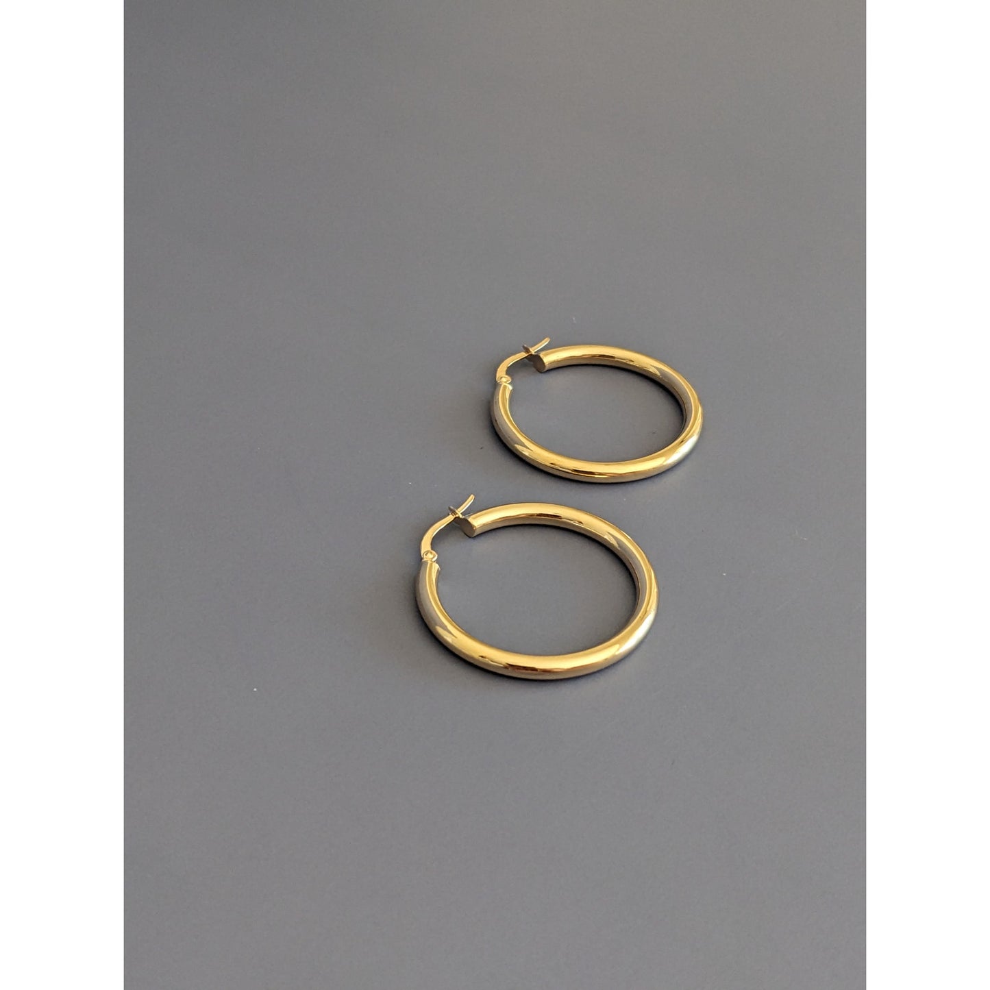 Estate 14k Solid Yellow Gold Italy Hollow Hoops 2.76g