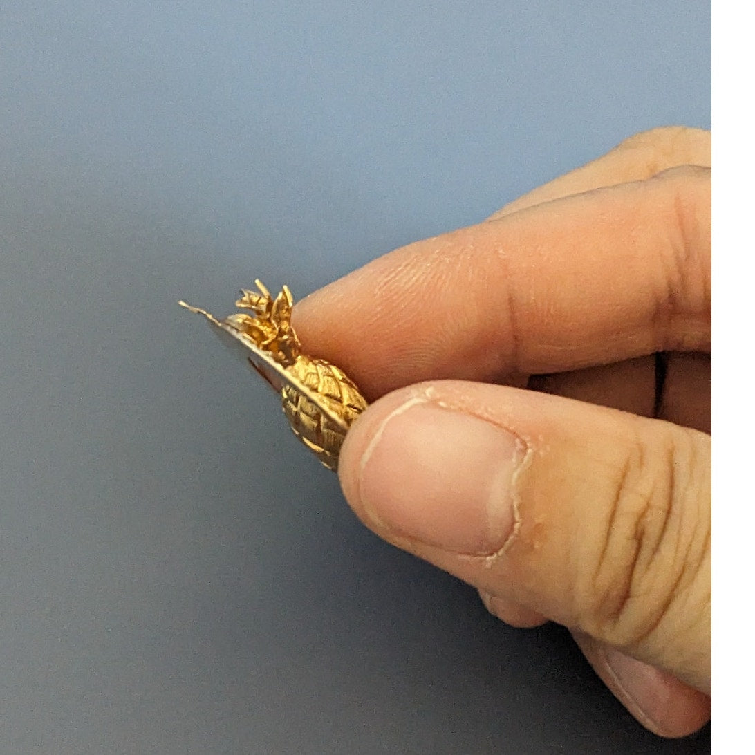 FLAW Vintage 14k Solid Yellow Gold Pineapple Charm