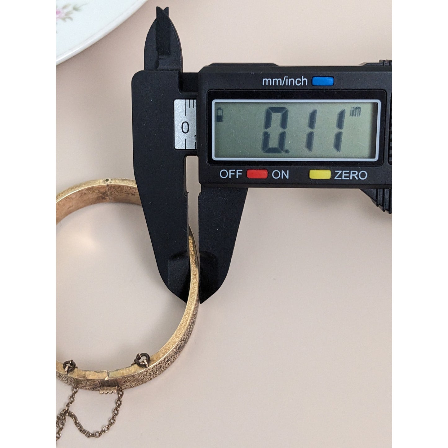 Vintage Unmarked 10k Yellow Gold Hollow Bangle Bracelet with Flower Etchings