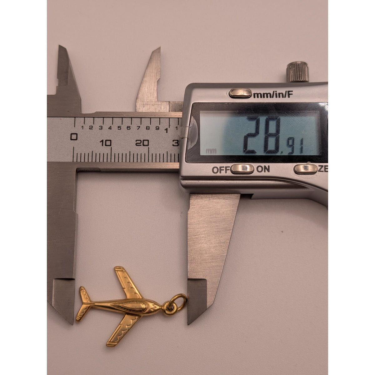 Vintage Unmarked 18k Solid Gold 3D Airplane Charm w/ Jump Ring (open)