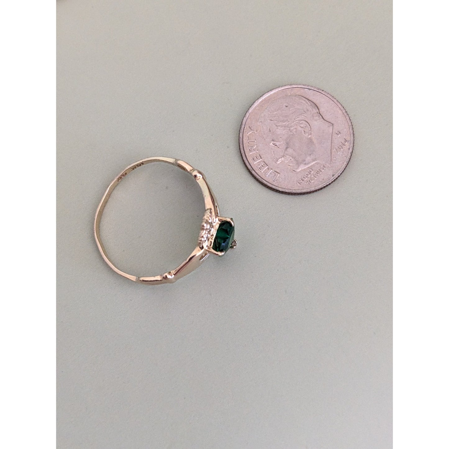 FLAW Vintage 14k Yellow Gold Claddagh Ring with Green Stone Size 7