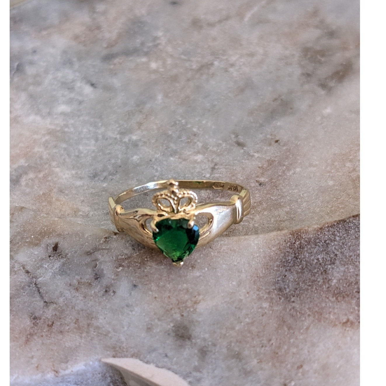 FLAW Vintage 14k Yellow Gold Claddagh Ring with Green Stone Size 7