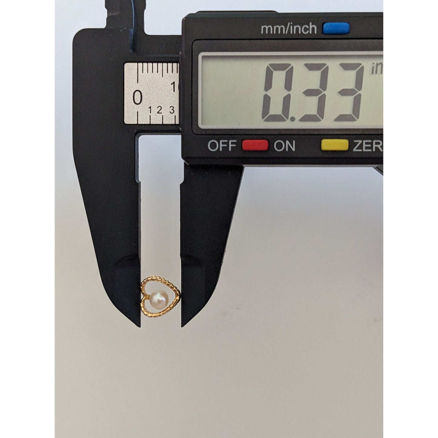 Vintage Unmarked 14k Yellow Hold Heart Studs with Faux Pearl