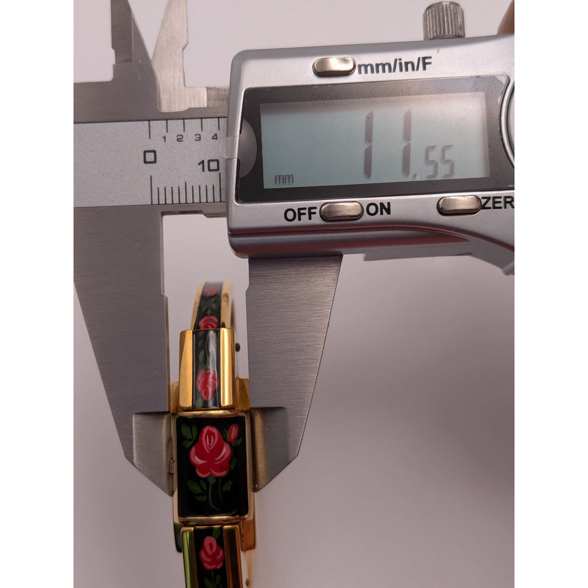 Vintage Chandler MANUAL Gold Tone Peekaboo Dainty Watch Black Enamel Red Roses