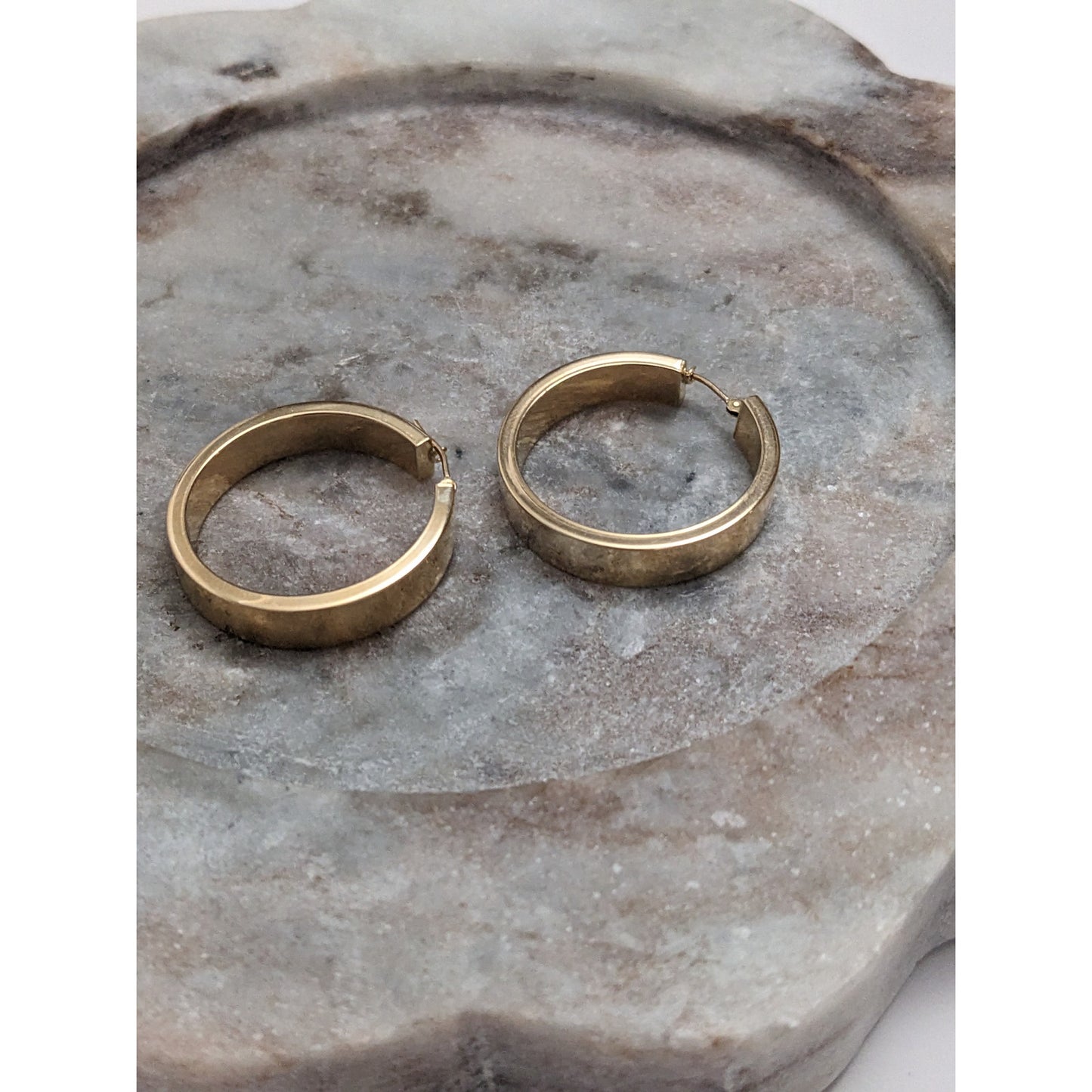 Vintage 14k Yellow Gold Hollow 6mm Wide Hoop Earrings