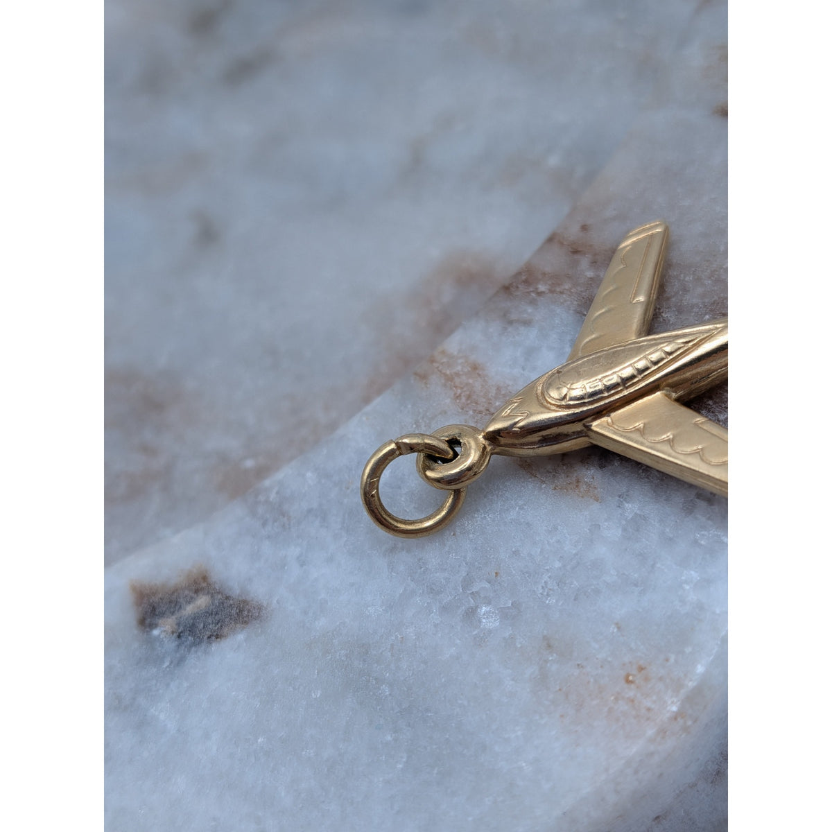 Vintage Unmarked 18k Solid Gold 3D Airplane Charm w/ Jump Ring (open)