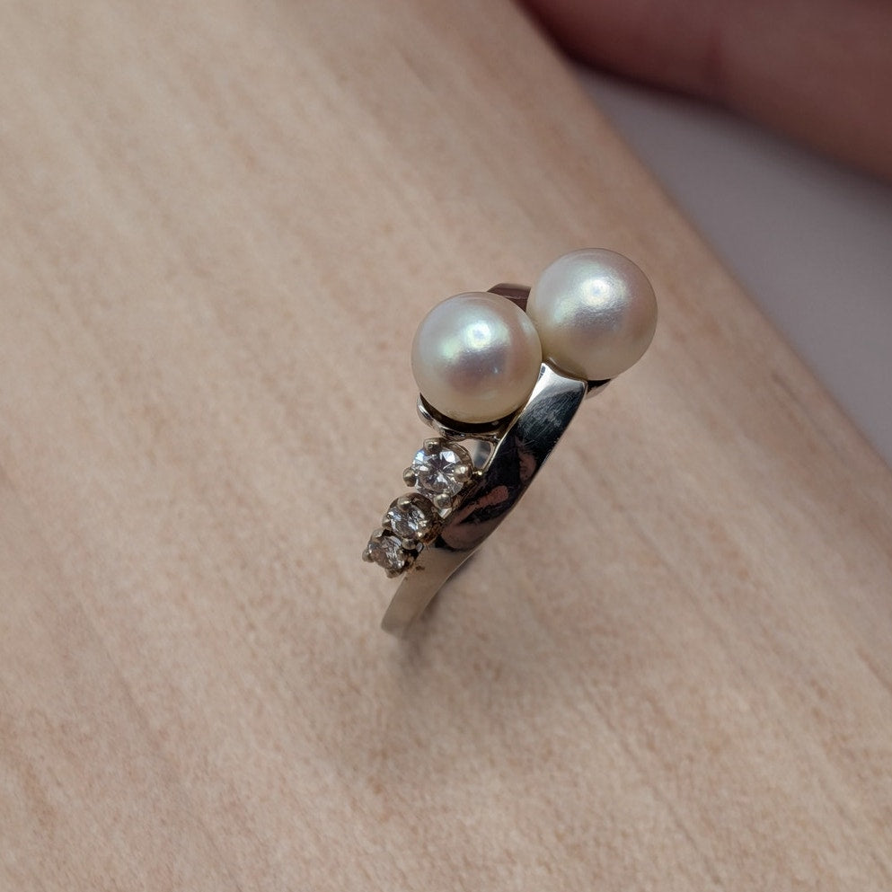 Vintage 10k White Gold Diamond and Pearl Bypass Ring Size 6