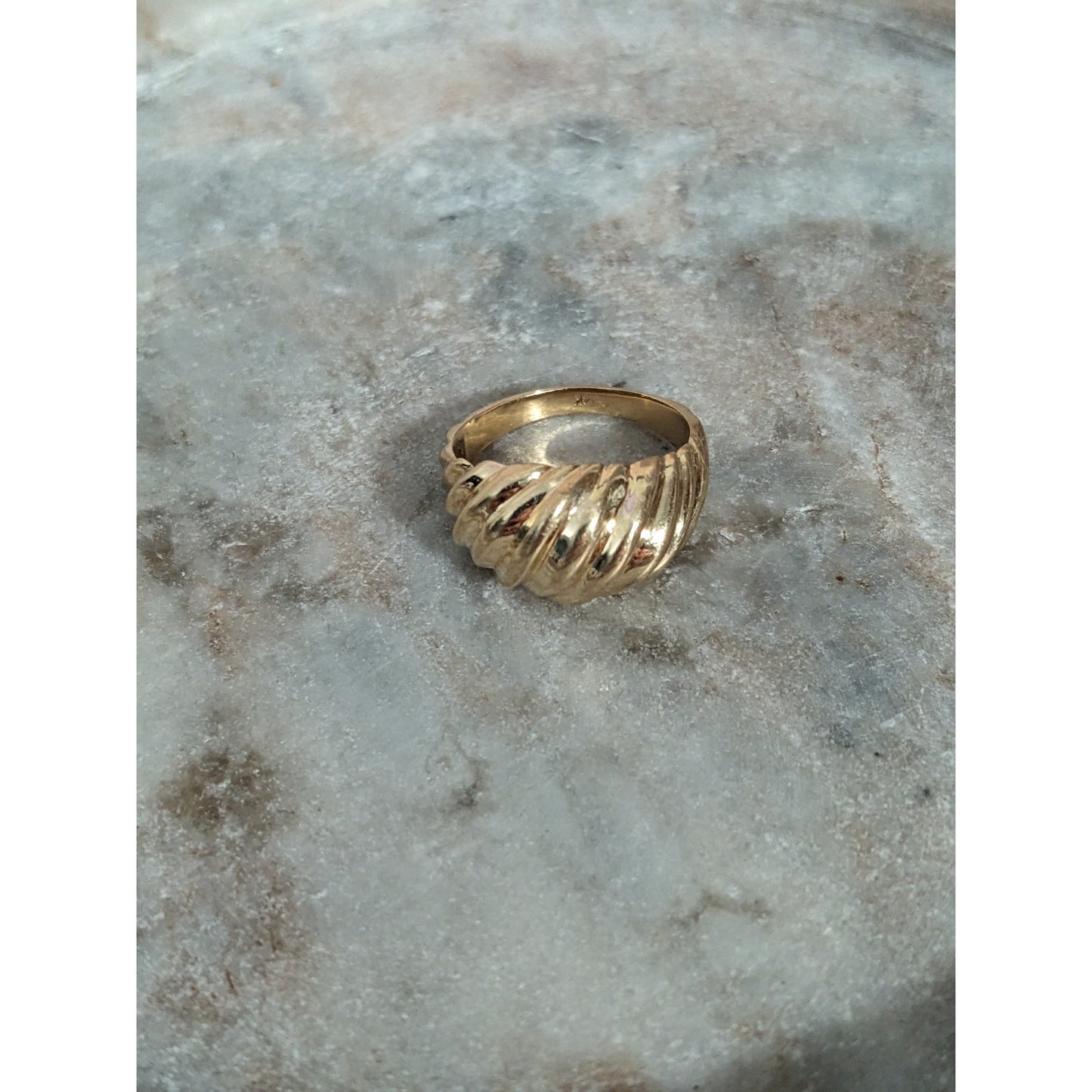 Vintage 14k Yellow Gold Wave-y Carved Fluted Dome Ring Size 6.25US