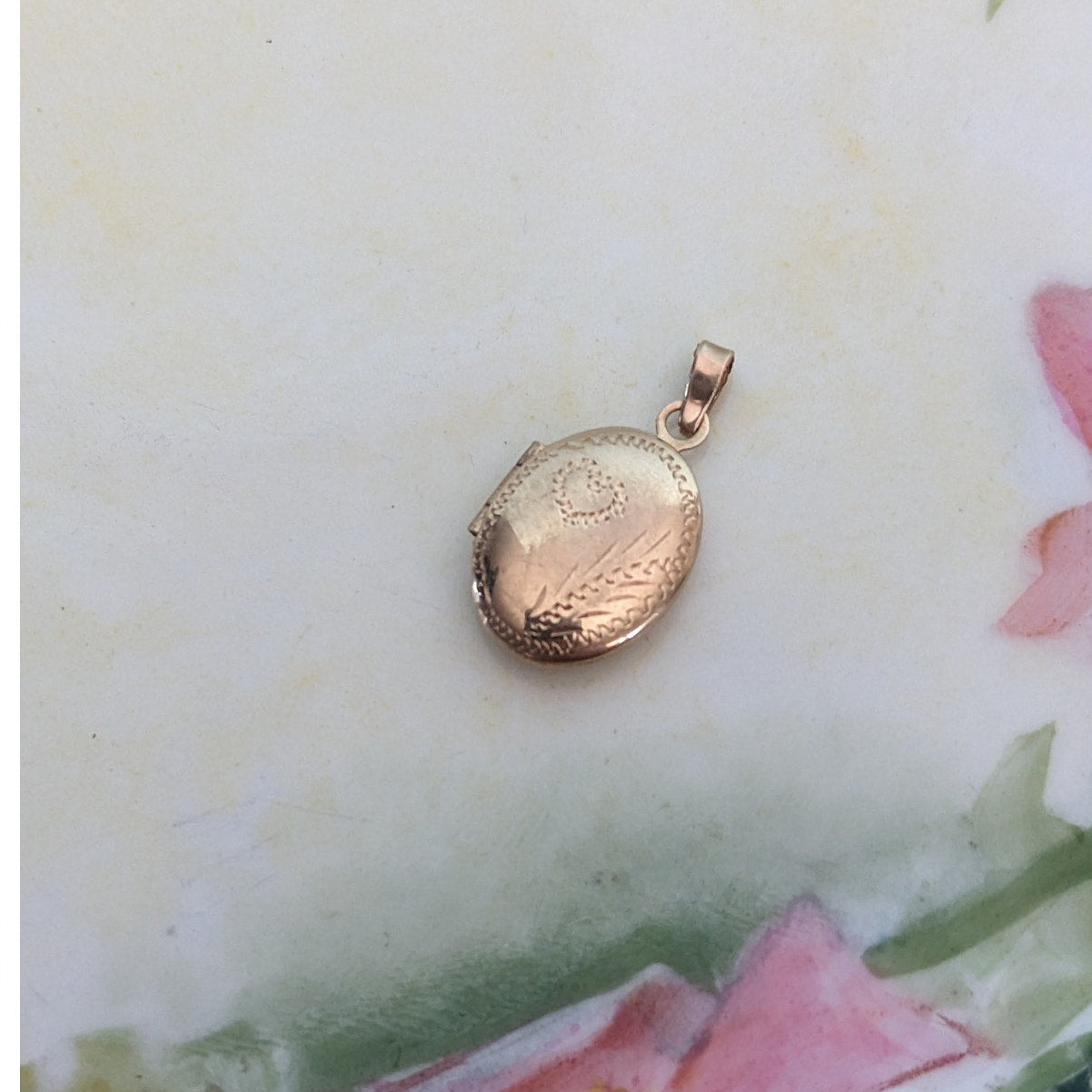 Vintage 14k Etched Heart and Leaves Mini Locket Pendant