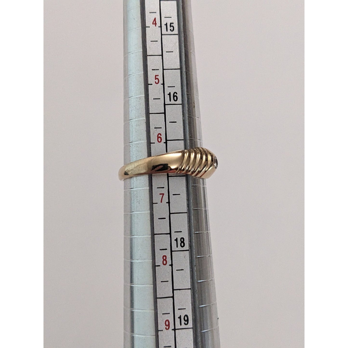 Vintage 14k Yellow Gold Scallop with Diamond Accent Ring Size 6.5