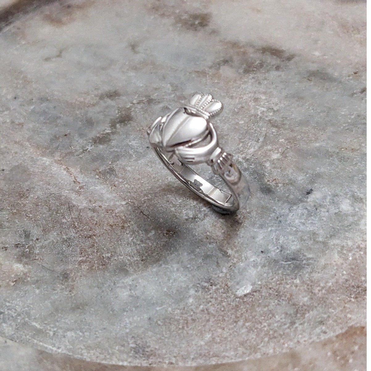 Estate 14k White Gold Irish Claddagh Heart Crown Ring Size 7