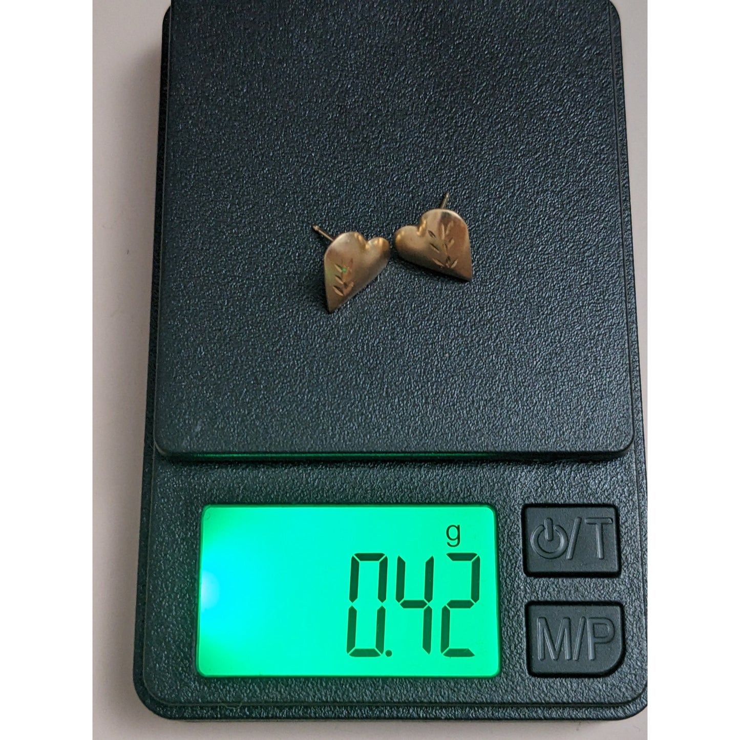 Vintage 14k Yellow Gold Lightweight Small Dainty Heart Leaf Etch Stud Earrings