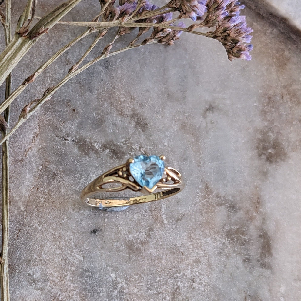 Vintage 10k Yellow Gold Ring with Light Blue Heart Gem Size 7.25US