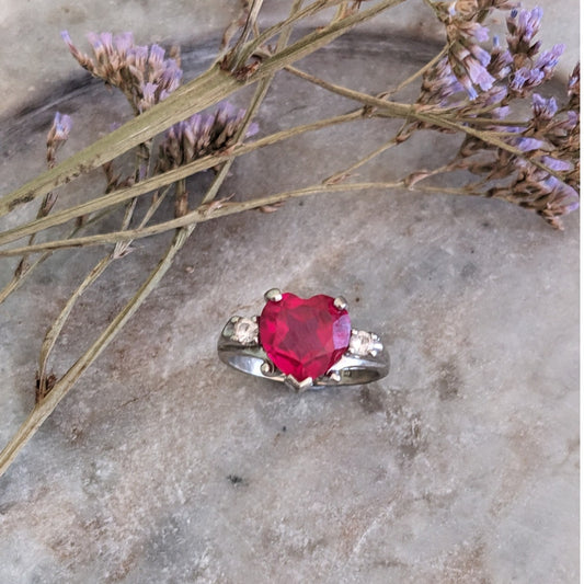 Vintage 10k White Gold Ring with Red Heart Gem and Diamond Accents Size 4.25