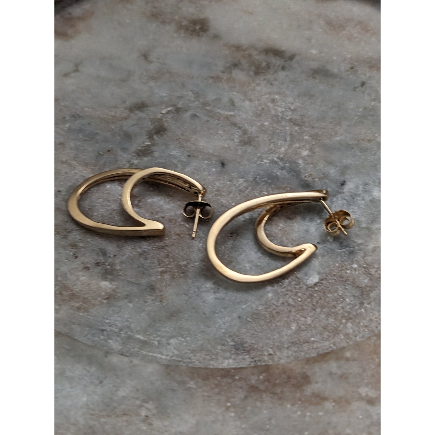Vintage 14k Yellow Gold Intricate Diamond Accent Twist Hoop Earrings