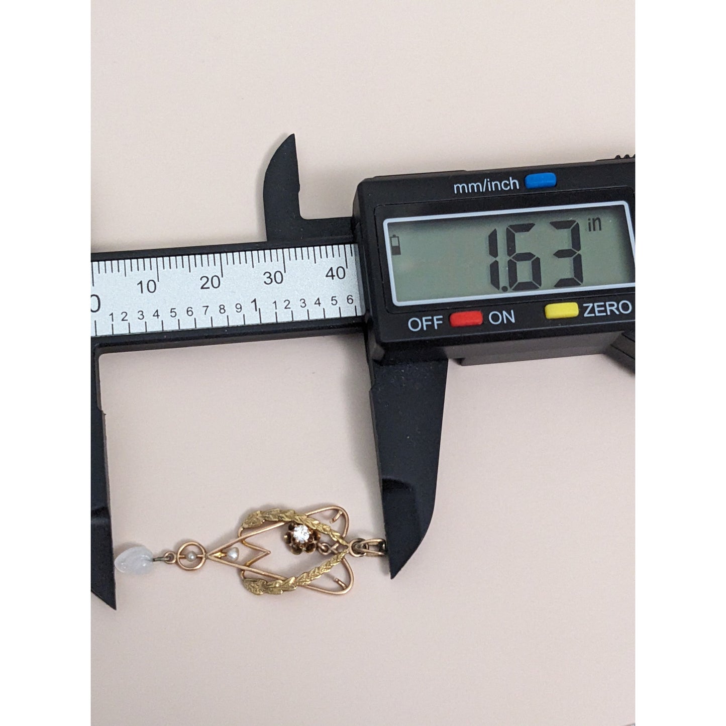 Antique Vintage Unmarked 10k Yellow Gold Glass & Seed Pearl Pendant