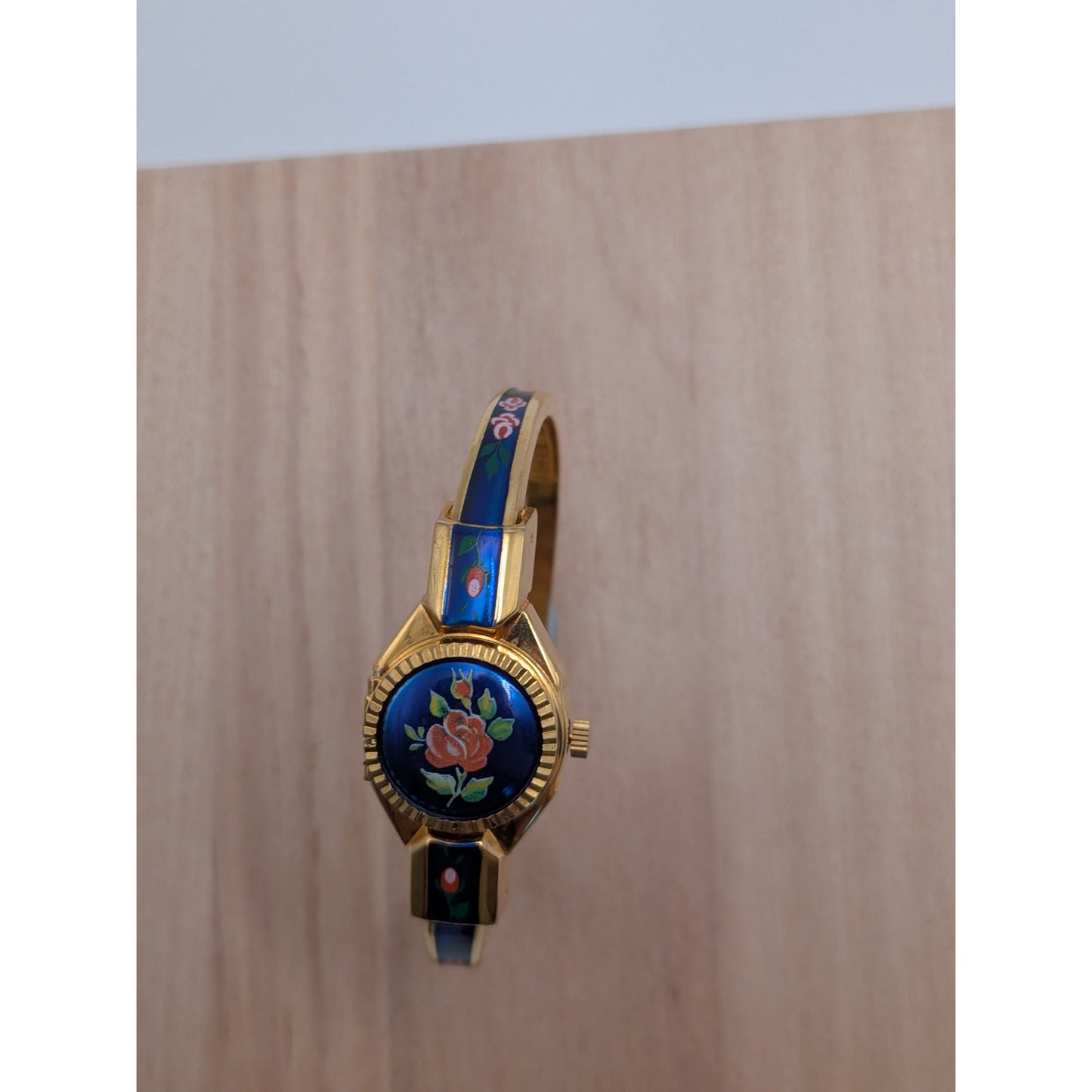 Vintage Itraco Gold Tone Peekaboo Watch Blue Enamel Red Flowers