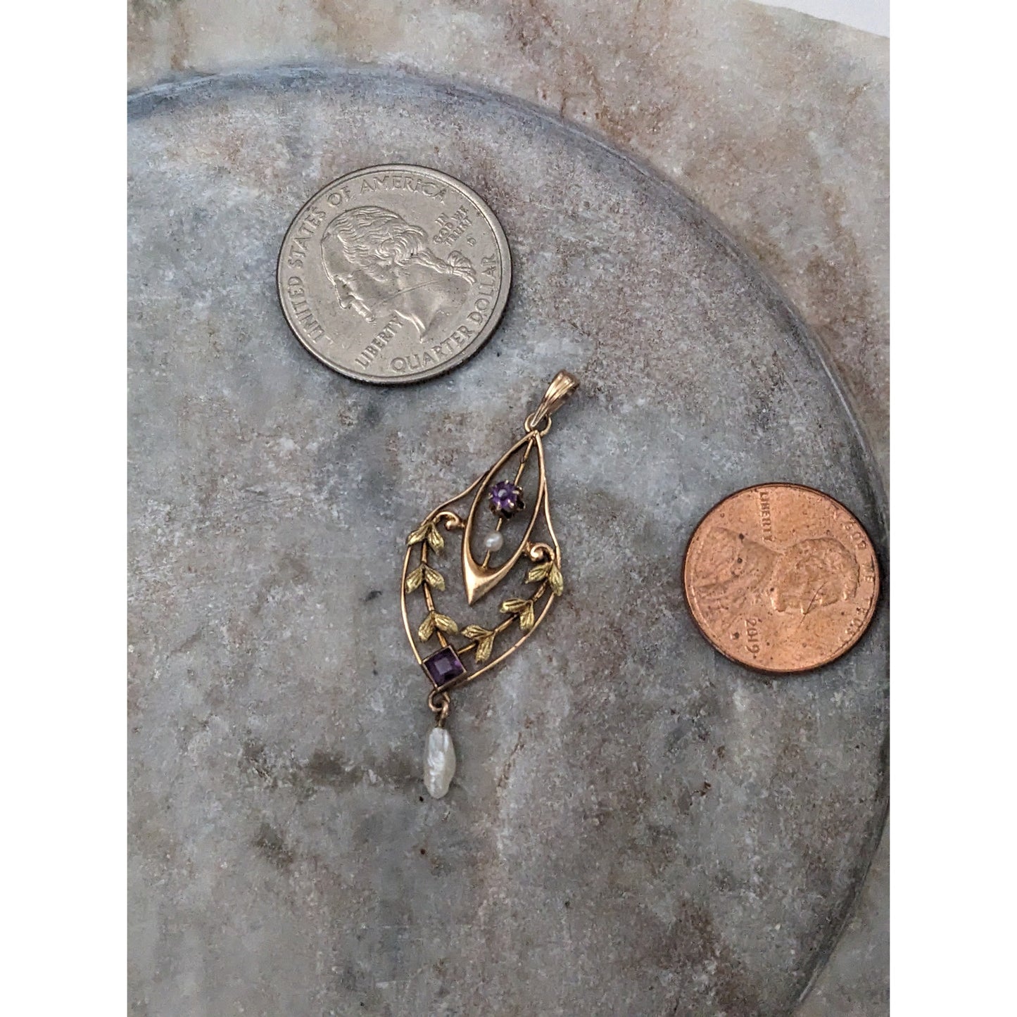 Vintage Unmarked 10k Gold Filigree Purple Stone Leaf Motif Lavalier Pendant