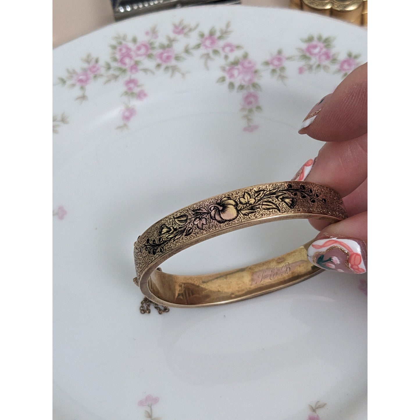 Vintage Unmarked 10k Yellow Gold Hollow Bangle Bracelet with Flower Etchings