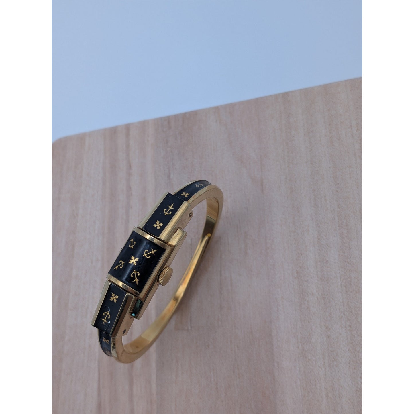 Vintage Ritma Gold Tone Peekaboo Manual Watch Black Enamel Anchor & Flowers