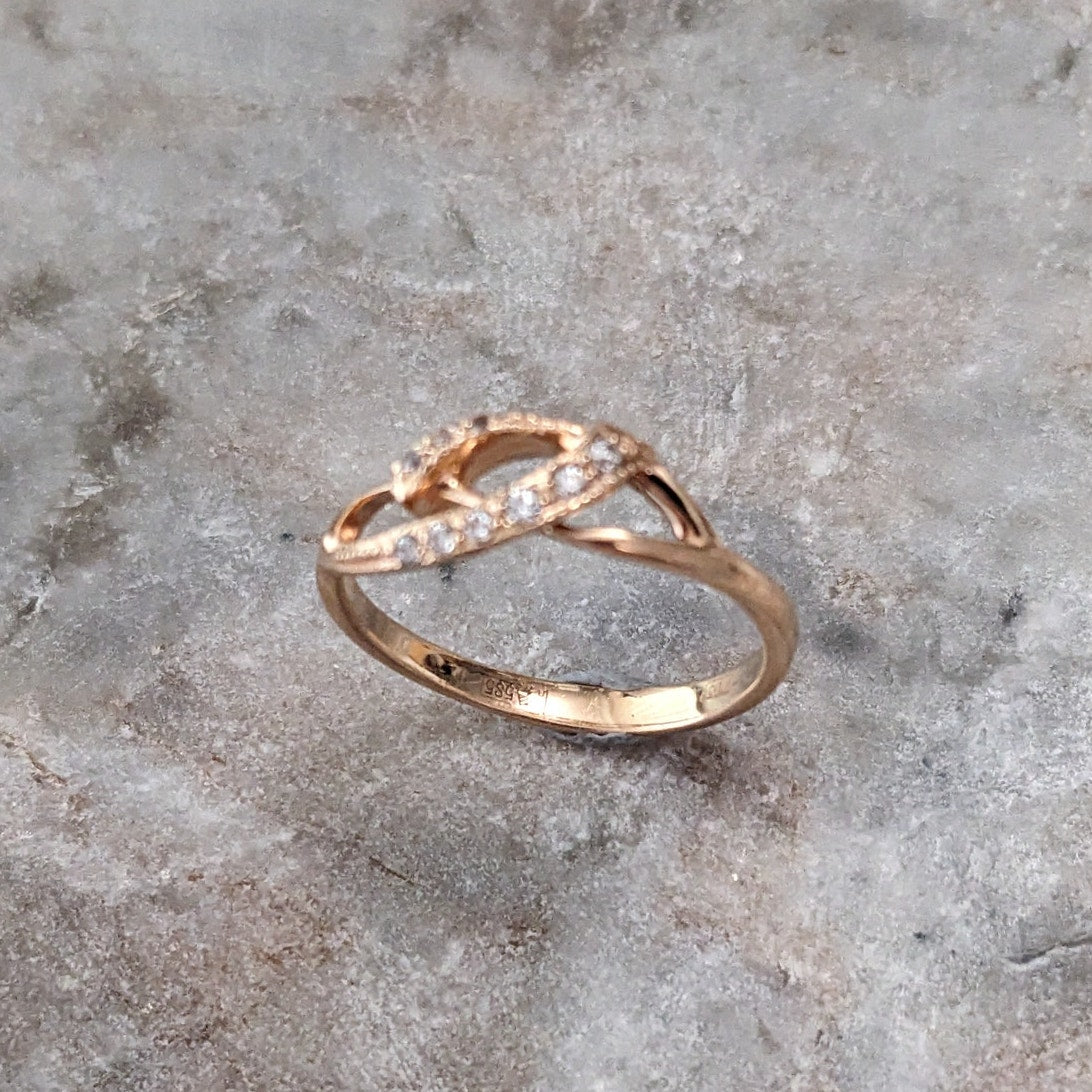 Vintage 14k Yellow Gold Crossover Swirl Accent Stones Ring Size 6.5