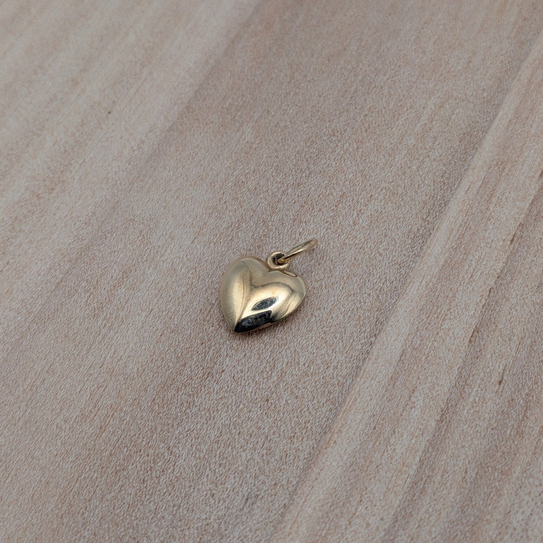 Vintage Unmarked 14k Yellow Gold Tiny Dainty Hollow Heart Charm