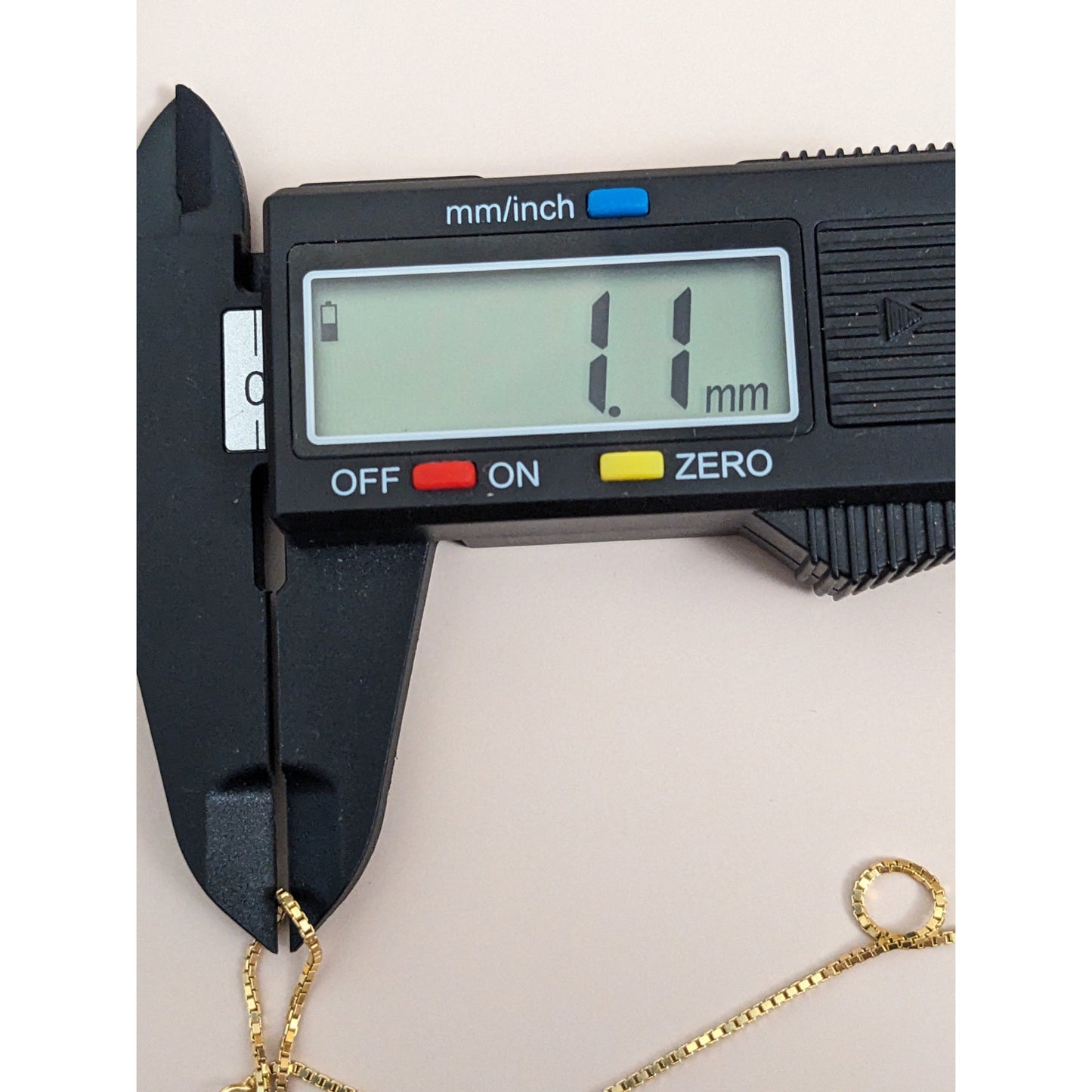 Vintage 14k Yellow Gold Hand Pendant with Green Gem Pendant and Necklace