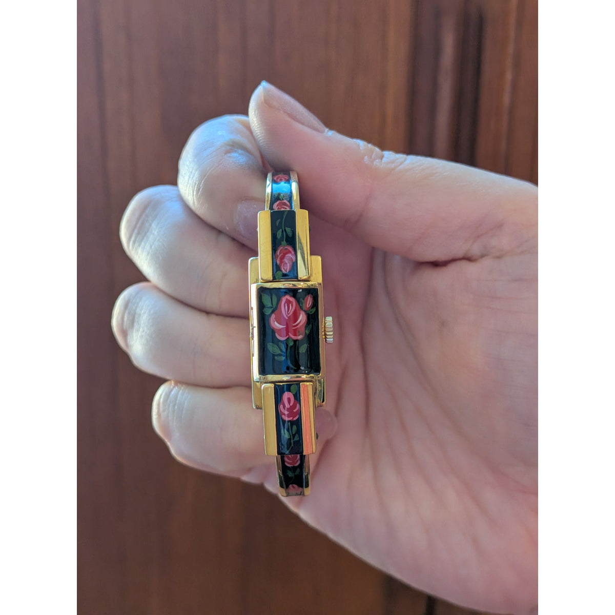 Vintage Chandler MANUAL Gold Tone Peekaboo Dainty Watch Black Enamel Red Roses