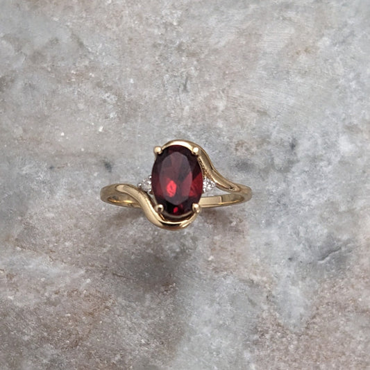 Vintage 14k Yellow Gold Oval Red Garnet and Diamond Accent Ring Size 6
