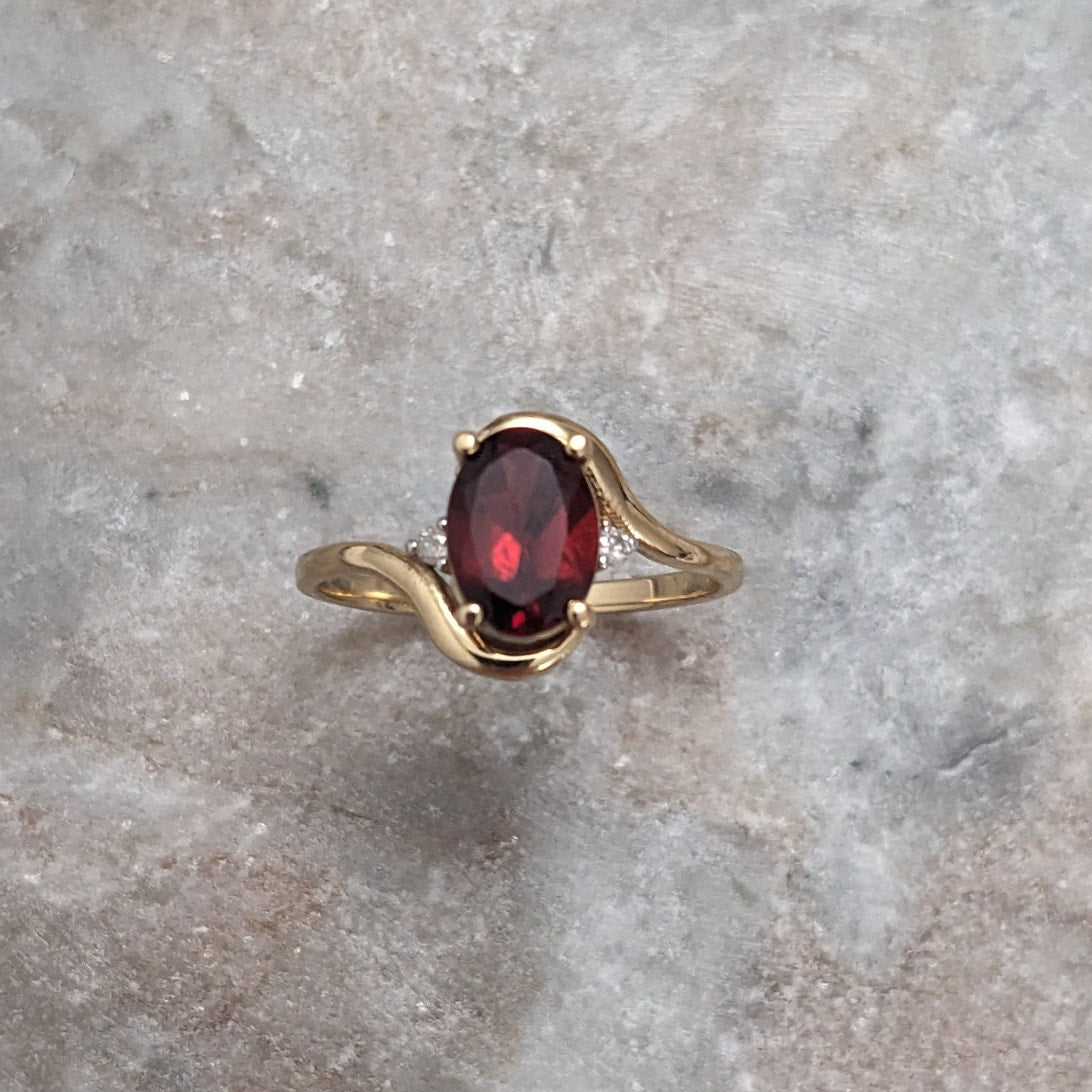Vintage 14k Yellow Gold Oval Red Garnet and Diamond Accent Ring Size 6