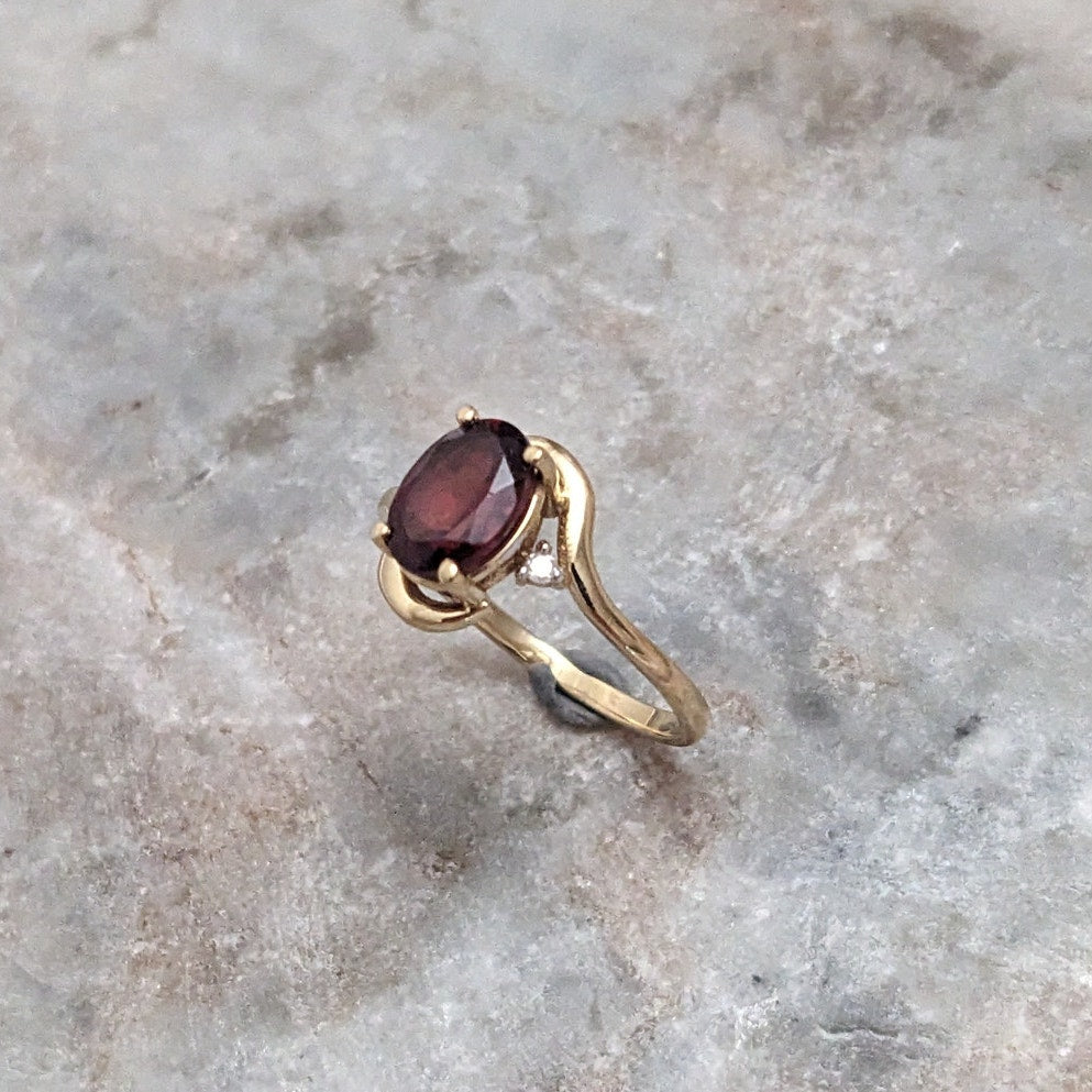Vintage 14k Yellow Gold Oval Red Garnet and Diamond Accent Ring Size 6