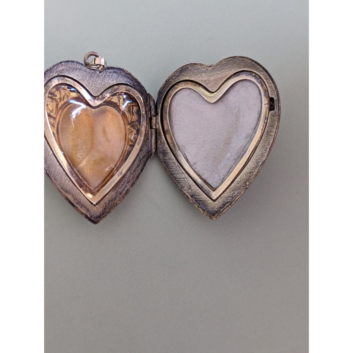 Vintage Unmarked 10k Yellow Gold Heart Locket with Flower and Red Stones