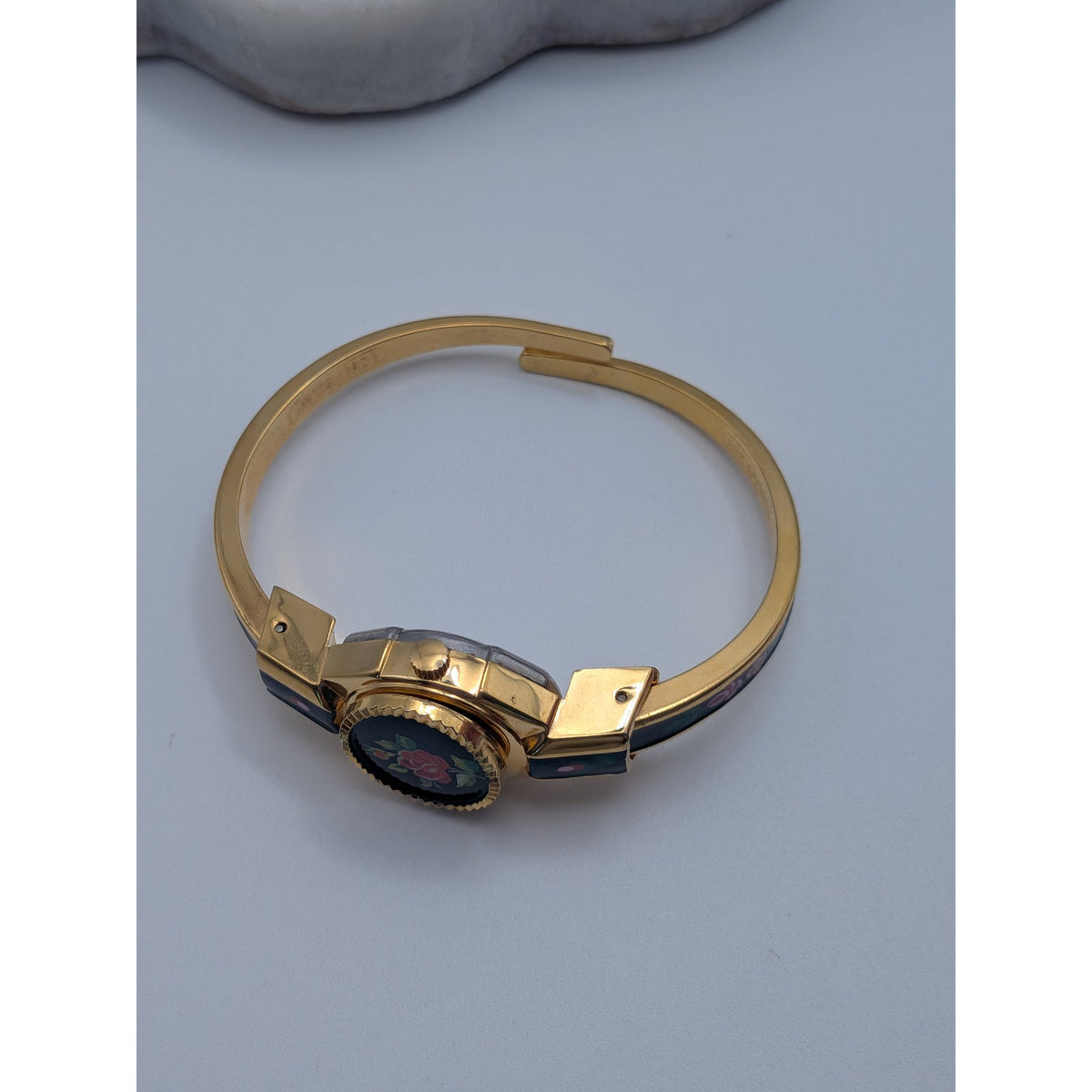 Vintage Itraco Gold Tone Peekaboo Watch Black Enamel Red Florals