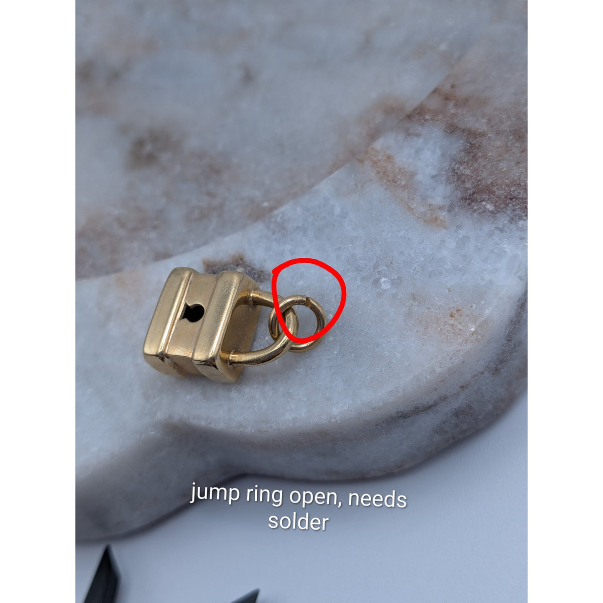 Vintage Unmarked 18k Solid Gold 3D Padlock Charm w/ Jump Ring (open)