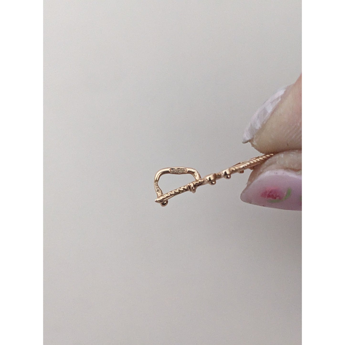 Vintage 14k Yellow Gold Leaf on Rhombus Shaped Pendant