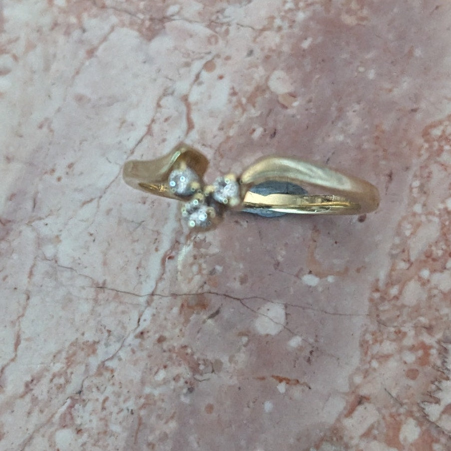 Estate 14k Yellow Gold Thin Dainty Trio White Stone Chevron Ring Size 6.25