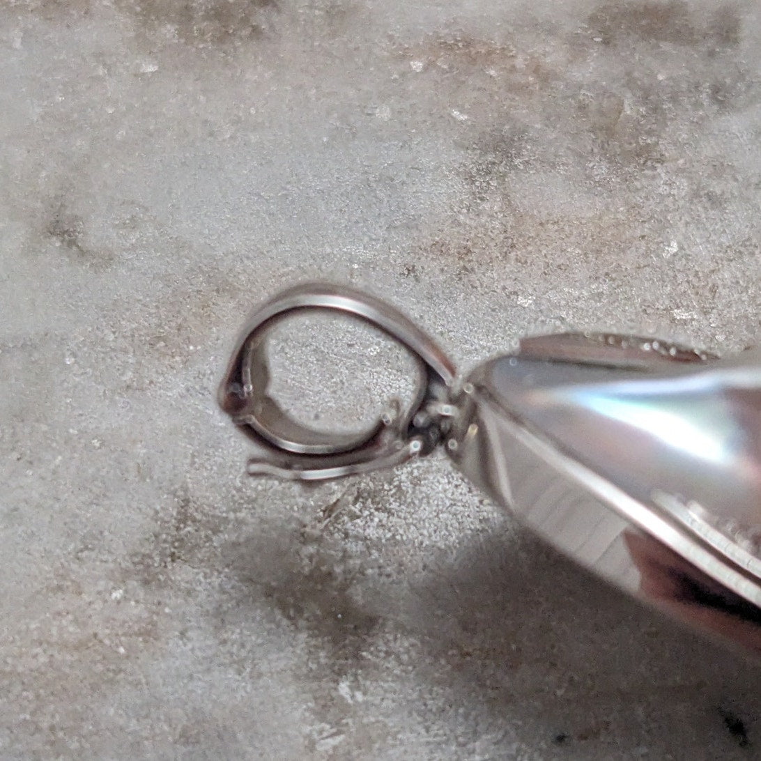 Vintage 14k White Gold Iridescent Mabe pearl 0.05ct Diamond Accent Pendant