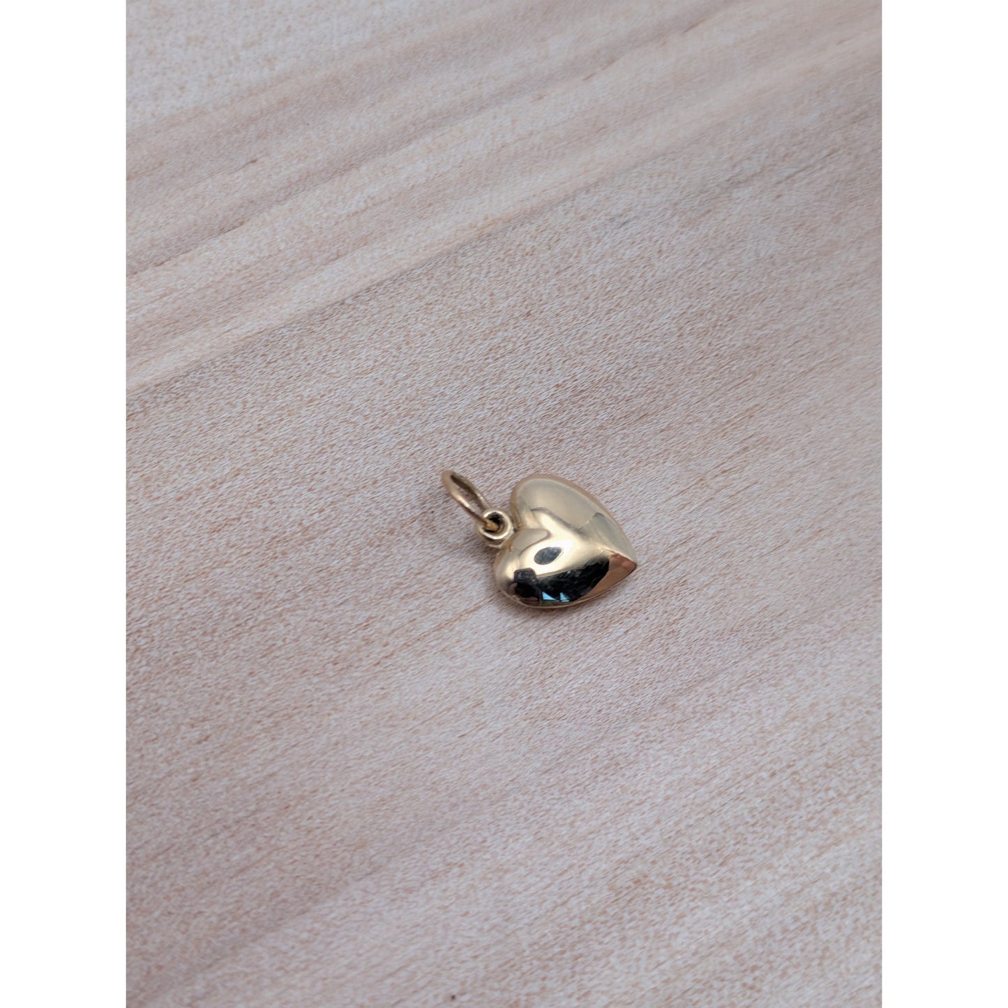 Vintage Unmarked 14k Yellow Gold Tiny Dainty Hollow Heart Charm