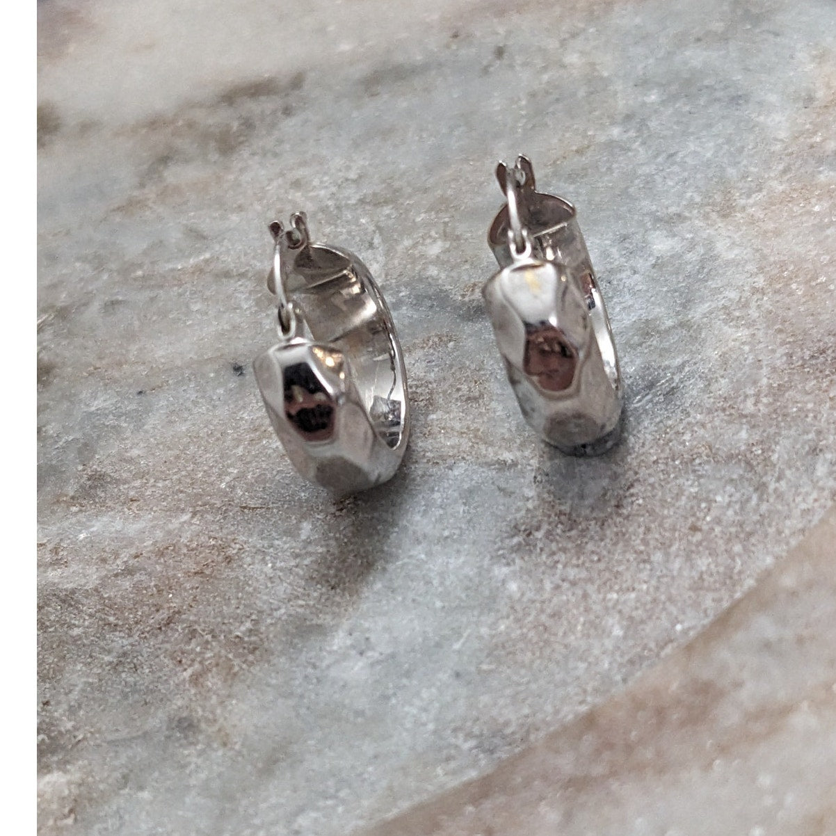 Vintage 14k White Gold Geometric Pattern Hoop Earrings