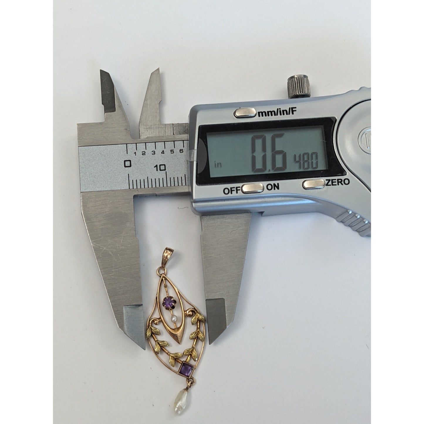 Vintage Unmarked 10k Gold Filigree Purple Stone Leaf Motif Lavalier Pendant