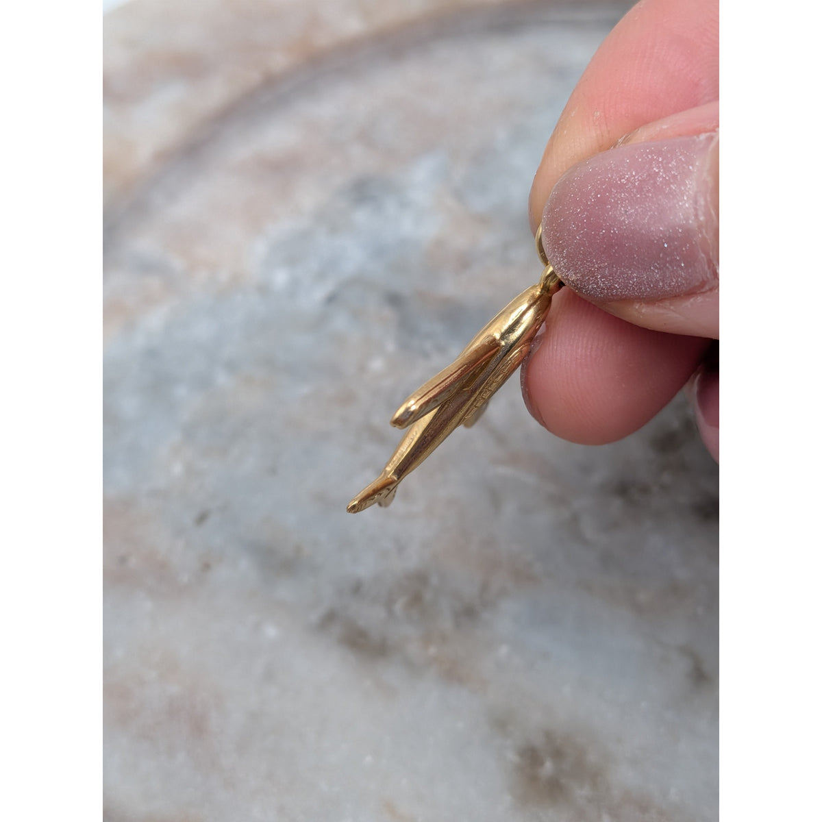 Vintage Unmarked 18k Solid Gold 3D Airplane Charm w/ Jump Ring (open)