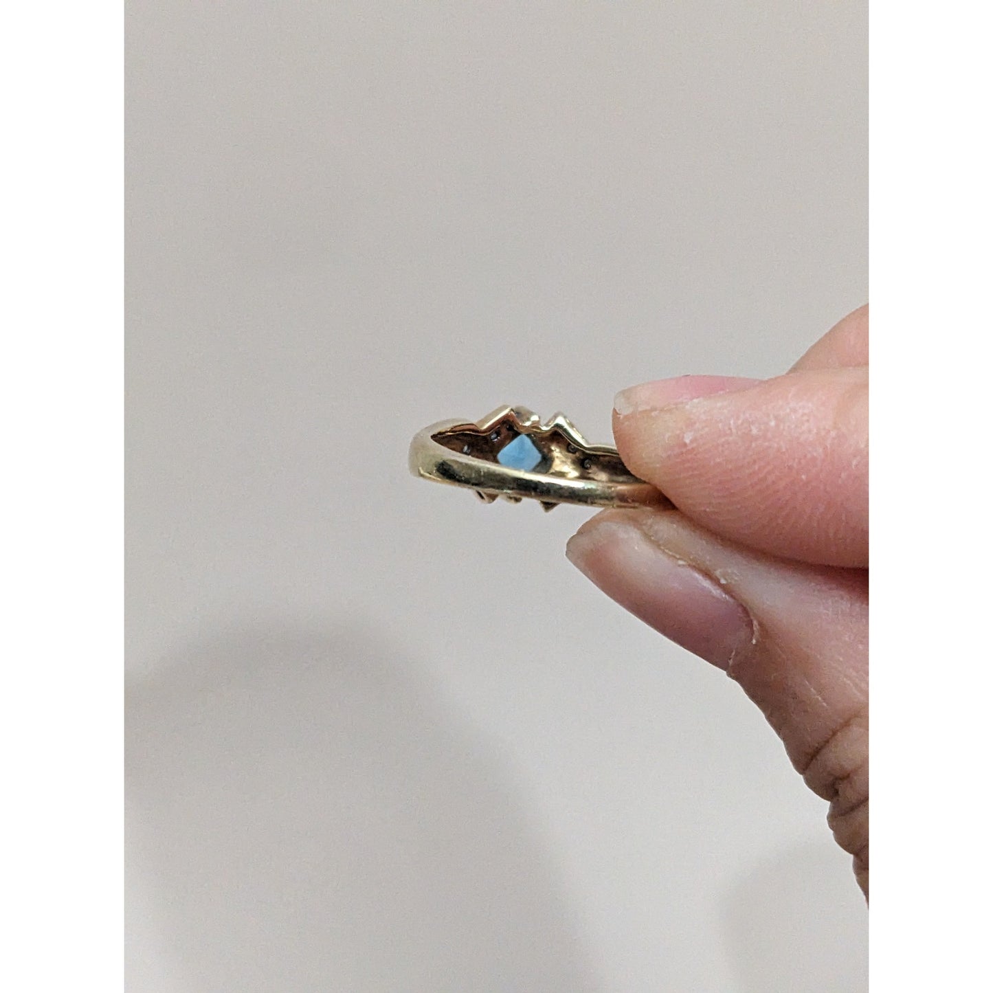 Vintage 10k Yellow Gold Blue Topaz and Diamond Accent Ring Size 8