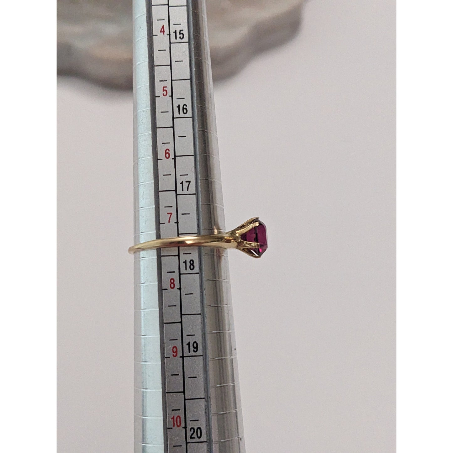 Estate 14k Yellow Gold with Garnet Solitaire Ring Size 7.25