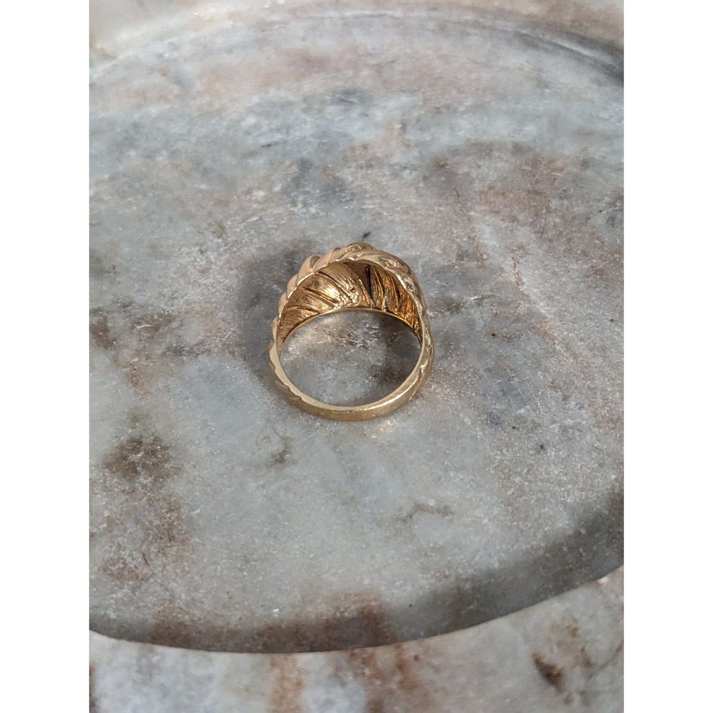 Vintage 14k Yellow Gold Wave-y Carved Fluted Dome Ring Size 6.25US
