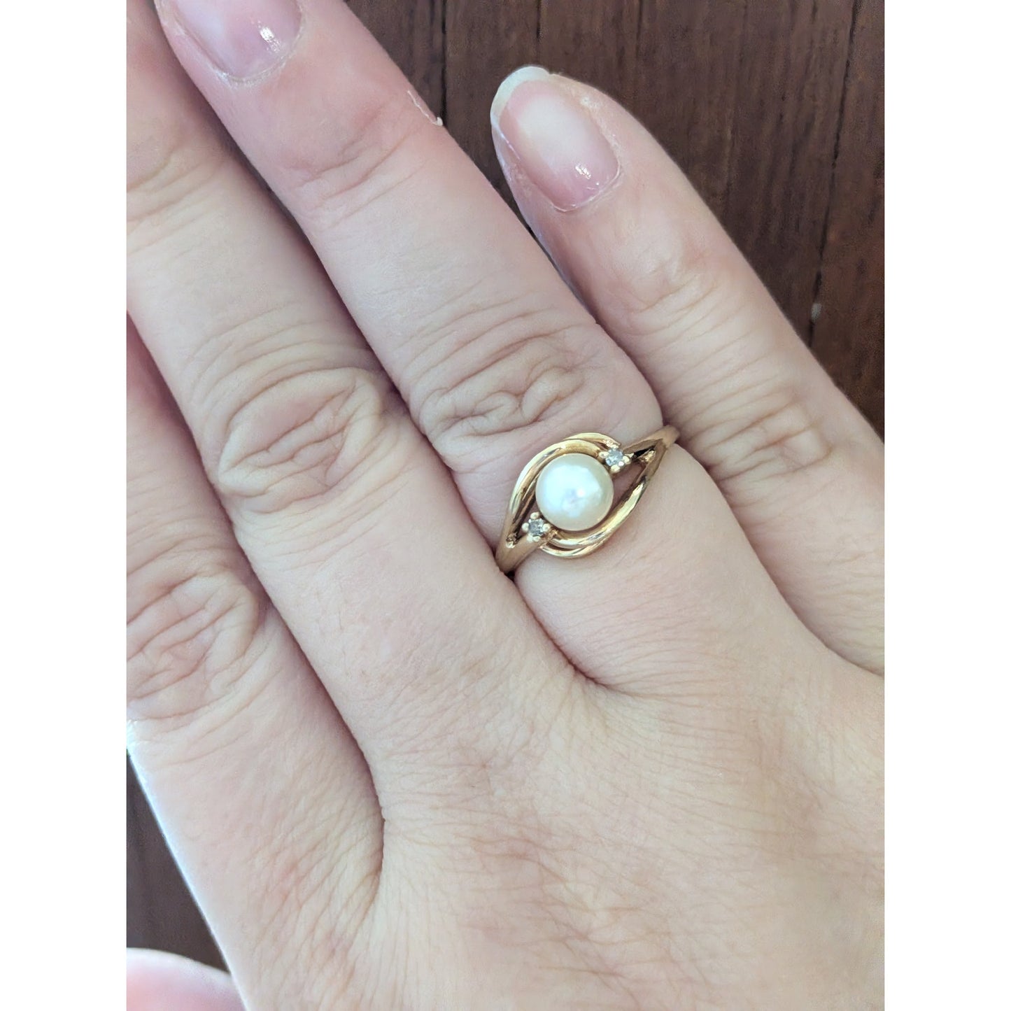 Vintage 6k Yellow Gold Twist Pearl and Diamond Accent Ring Size 6.25